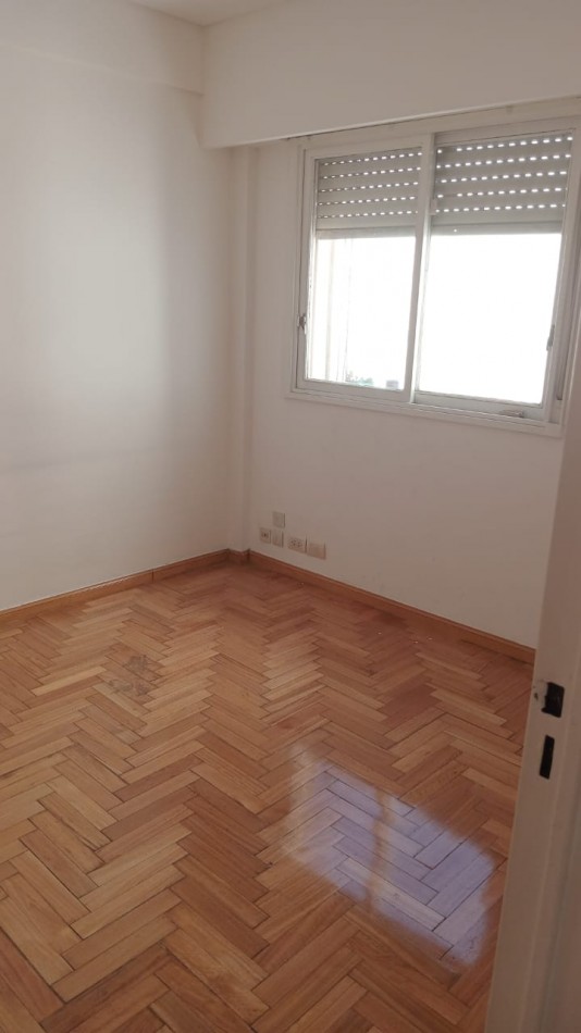 Nuevo precio! Excelente 4 ambientes con balcon aterrazado en Parque Centenario - Espacio guardacoche