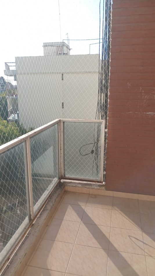 Nuevo precio! Excelente 4 ambientes con balcon aterrazado en Parque Centenario - Espacio guardacoche