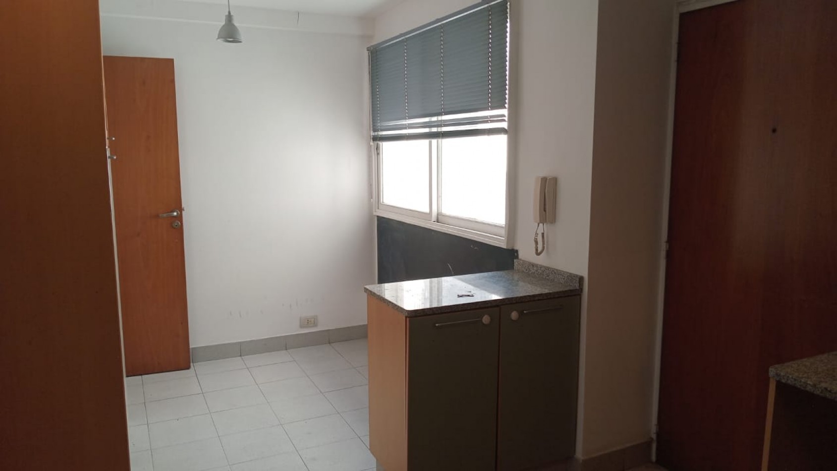 Nuevo precio! Excelente 4 ambientes con balcon aterrazado en Parque Centenario - Espacio guardacoche