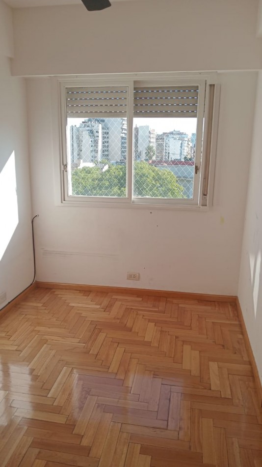 Nuevo precio! Excelente 4 ambientes con balcon aterrazado en Parque Centenario - Espacio guardacoche