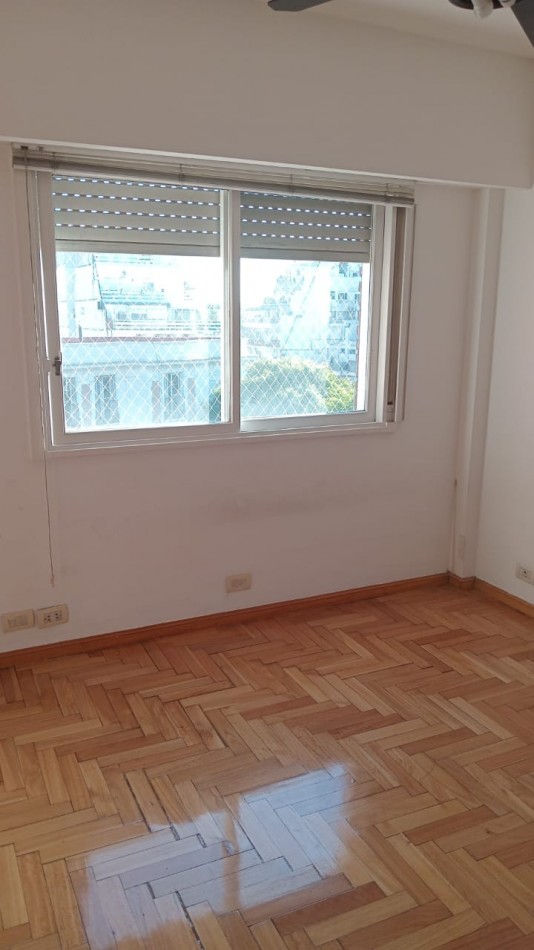 Nuevo precio! Excelente 4 ambientes con balcon aterrazado en Parque Centenario - Espacio guardacoche