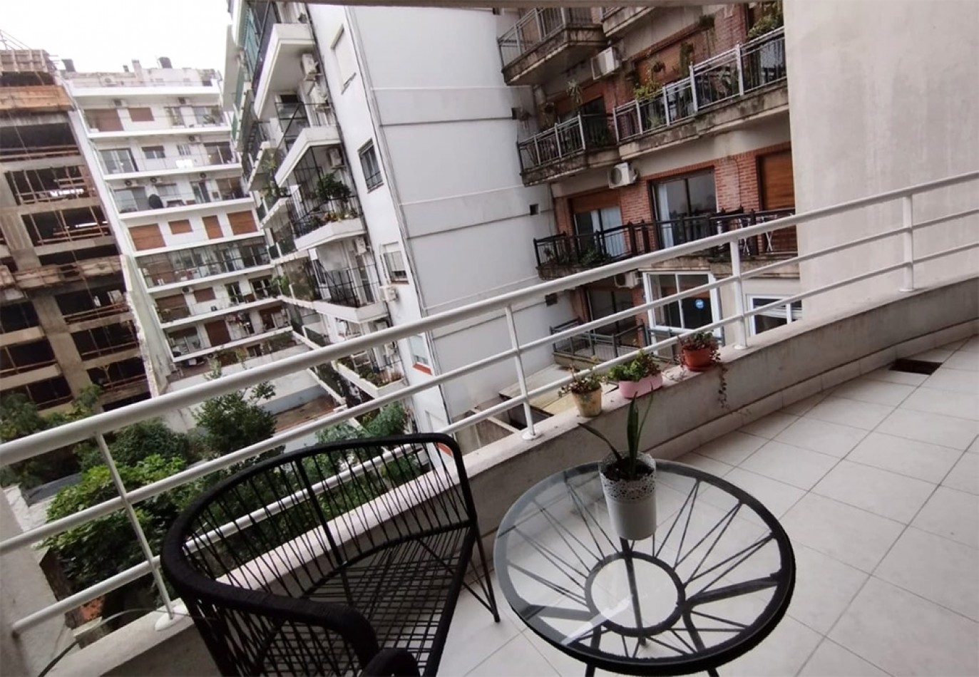 EXCELENTE Semipiso 2 amb con balcon aterrazado y toilette. Super luminoso! 59 m2 V. OLAGUER al 2700