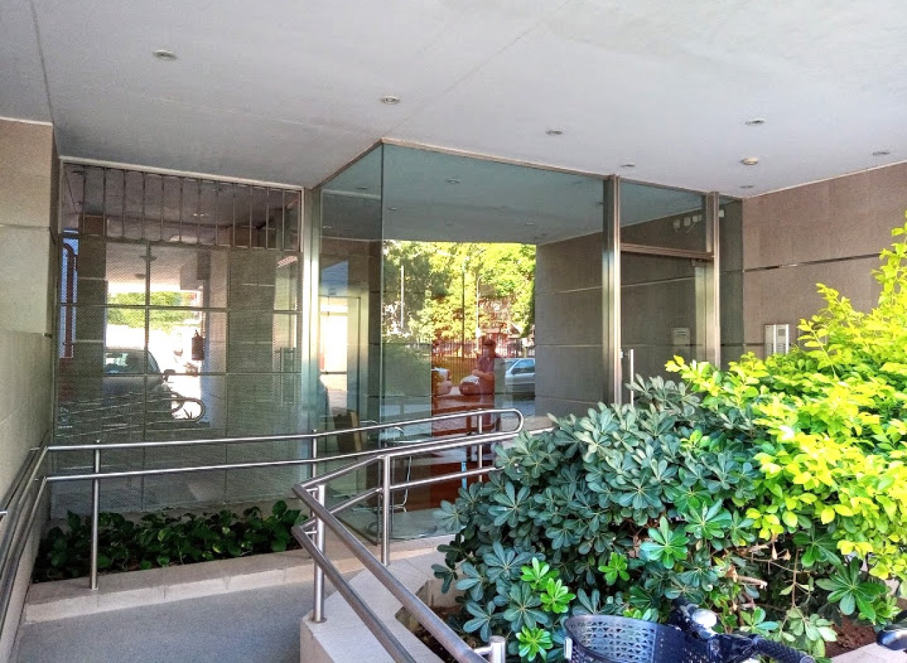 EXCELENTE Semipiso 2 amb con balcon aterrazado y toilette. Super luminoso! 59 m2 V. OLAGUER al 2700