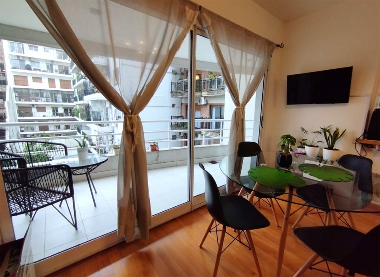 EXCELENTE Semipiso 2 amb con balcon aterrazado y toilette. Super luminoso! 59 m2 V. OLAGUER al 2700