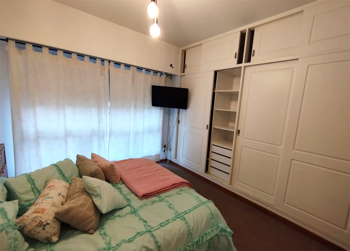 EXCELENTE Semipiso 2 amb con balcon aterrazado y toilette. Super luminoso! 59 m2 V. OLAGUER al 2700