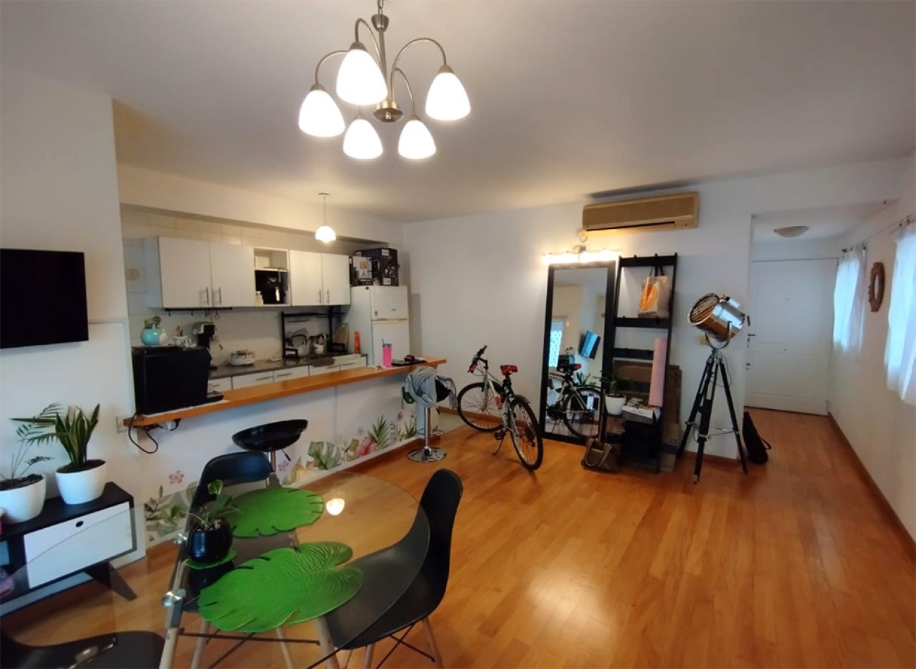 EXCELENTE Semipiso 2 amb con balcon aterrazado y toilette. Super luminoso! 59 m2 V. OLAGUER al 2700