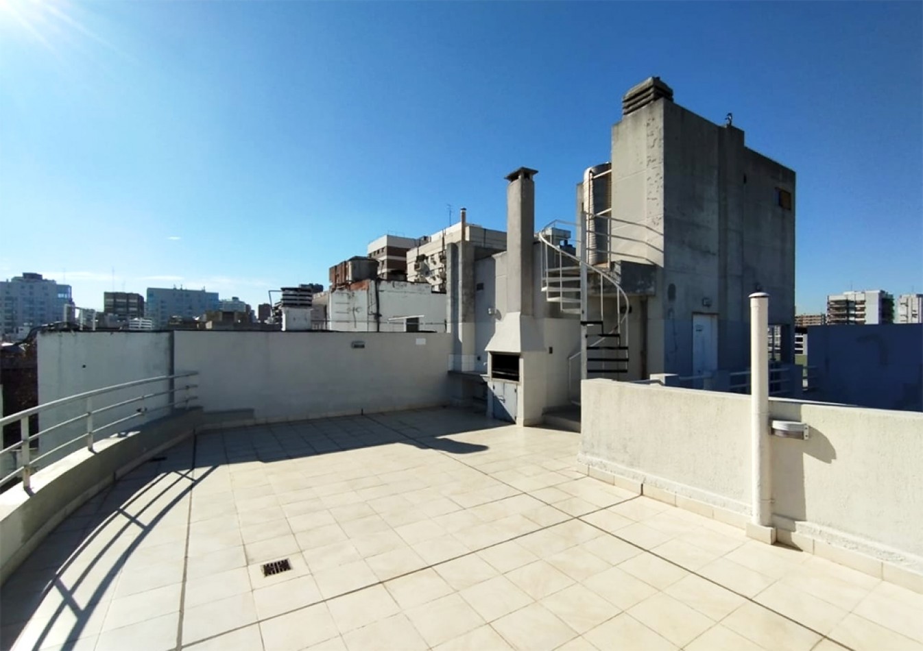 EXCELENTE Semipiso 2 amb con balcon aterrazado y toilette. Super luminoso! 59 m2 V. OLAGUER al 2700