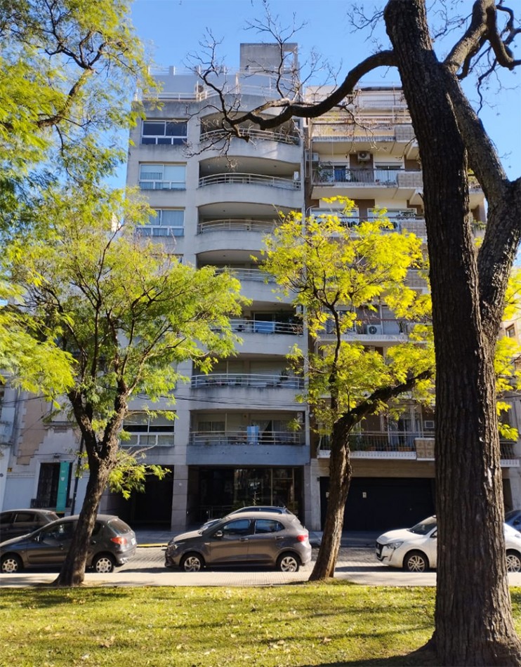EXCELENTE Semipiso 2 amb con balcon aterrazado y toilette. Super luminoso! 59 m2 V. OLAGUER al 2700