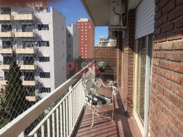 VENTA URGENTE X VIAJE! Luminoso Dpto de 4 Amb c/Balcon corrido al Cfte. Reciclado. Vista Panorámica