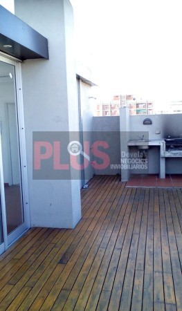 RETADADO!! Semipiso de 2 ambientes al contrafrente, con COCHERA fija cubierta! Muy luminoso! M.Pedraza al 2400