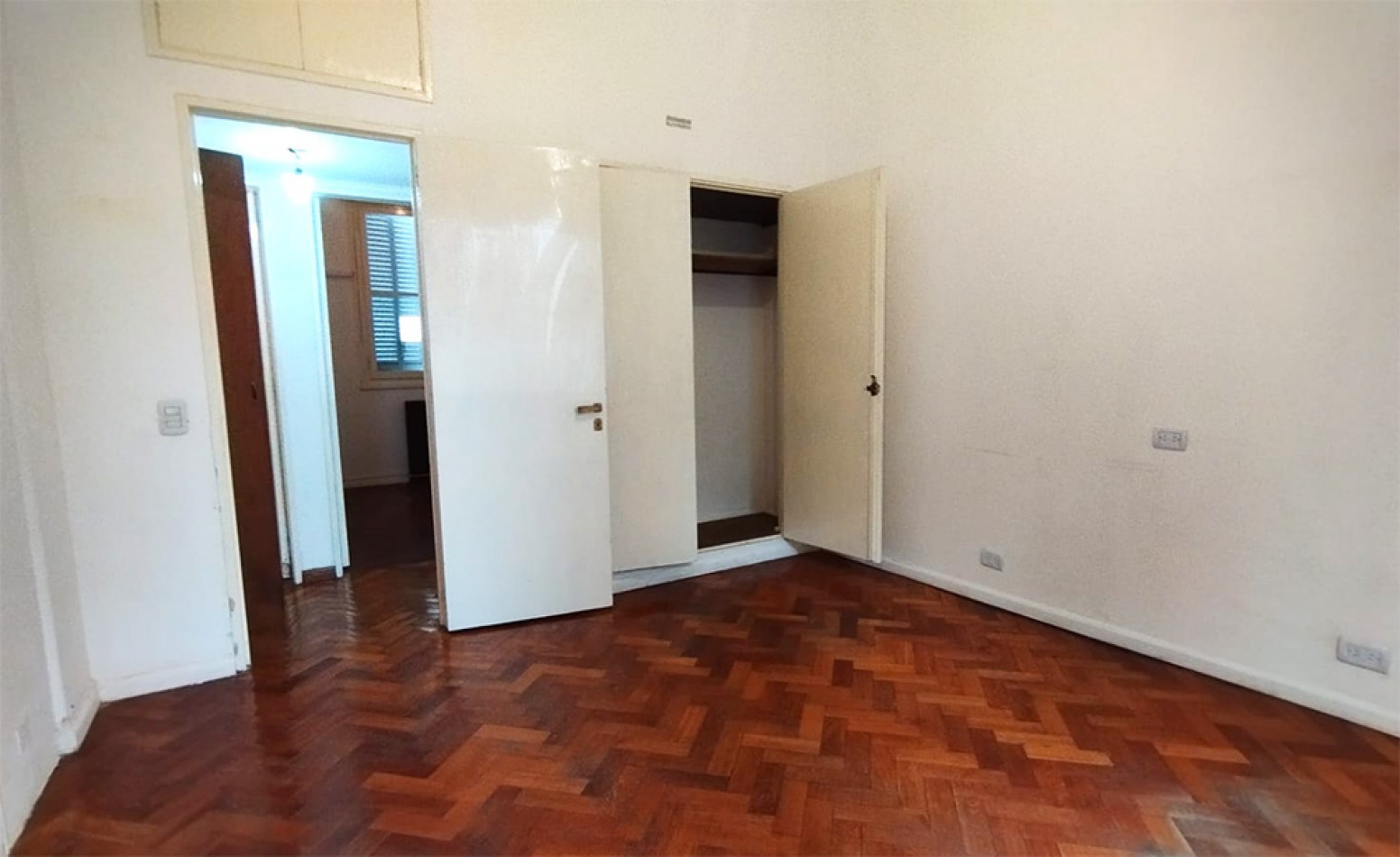 Nuevo Precio! Excelente 3 ambientes con dependencia al contrafrente con vista a pulmon / Zona UADE